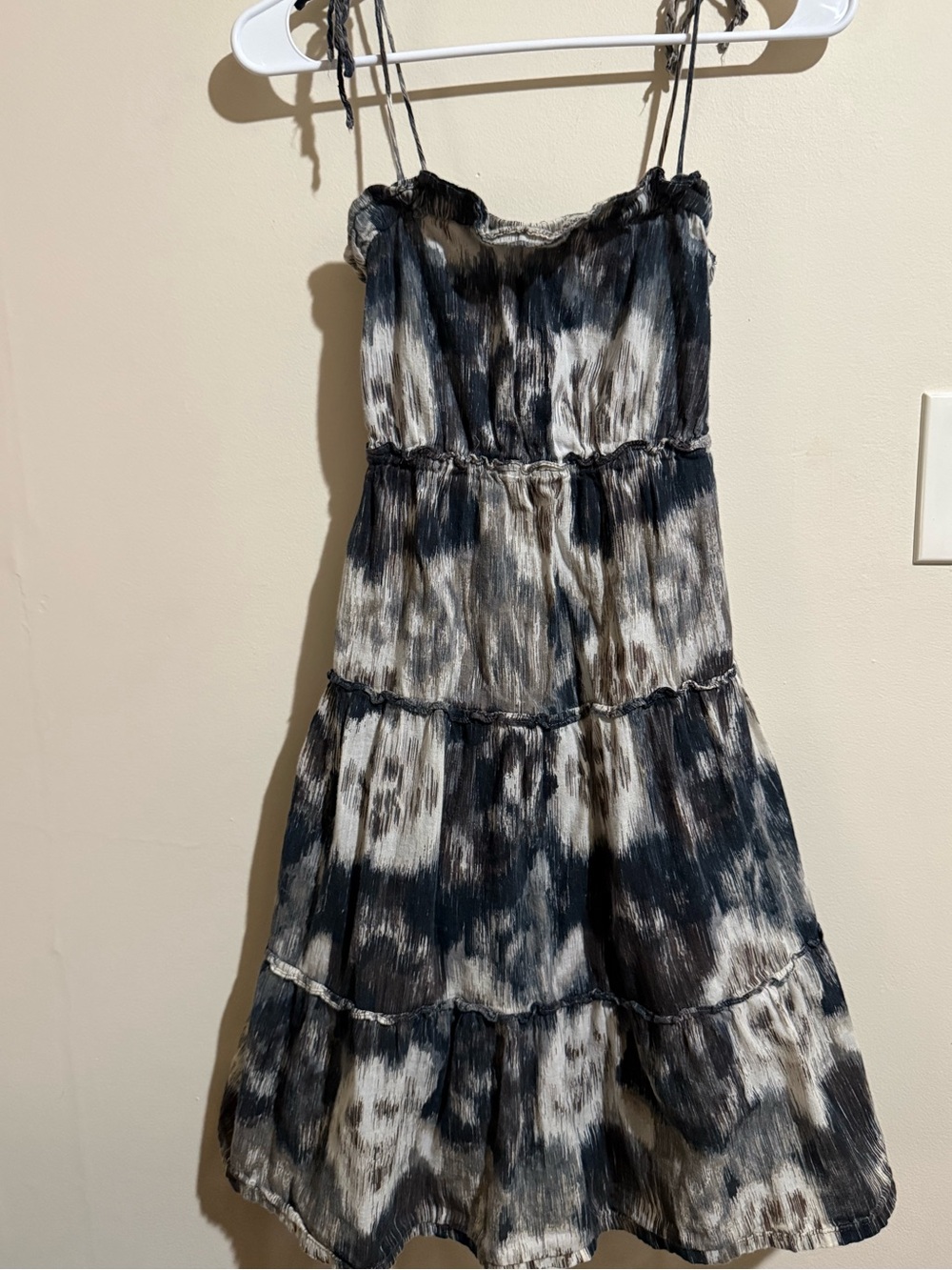 Old Navy Women’s Black and Cream Tiered Summer Dress